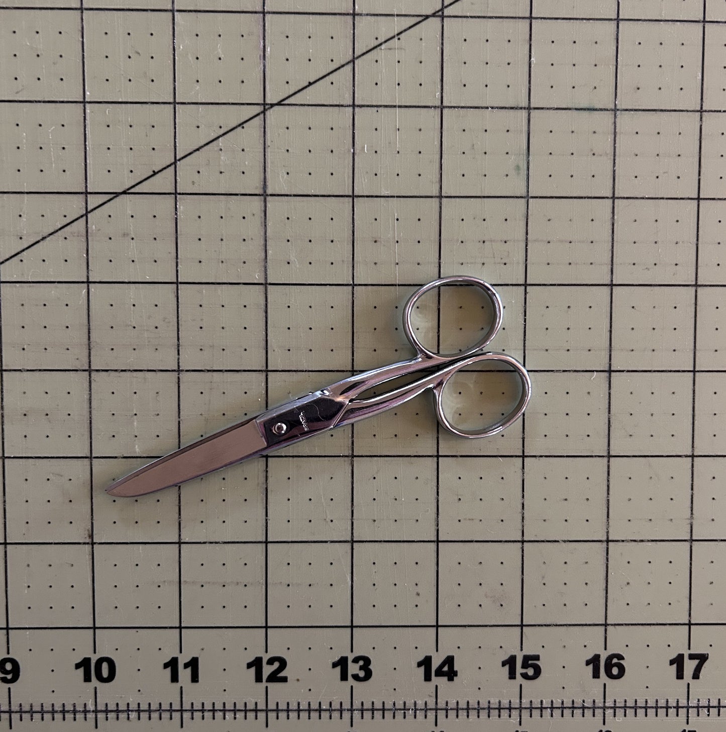 GINGHER SCISSORS 5"
