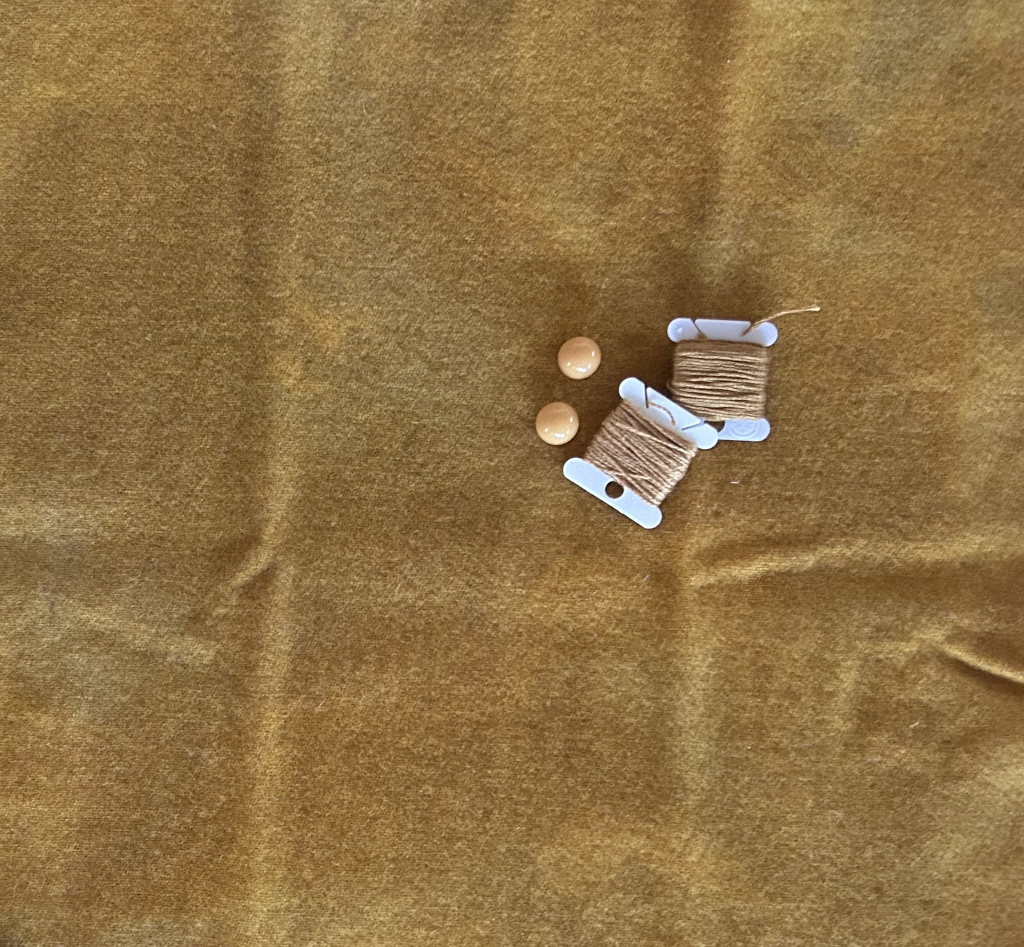 GOLDEN HONEY Hand Dyed Fat Eighth and Coordinating Threads