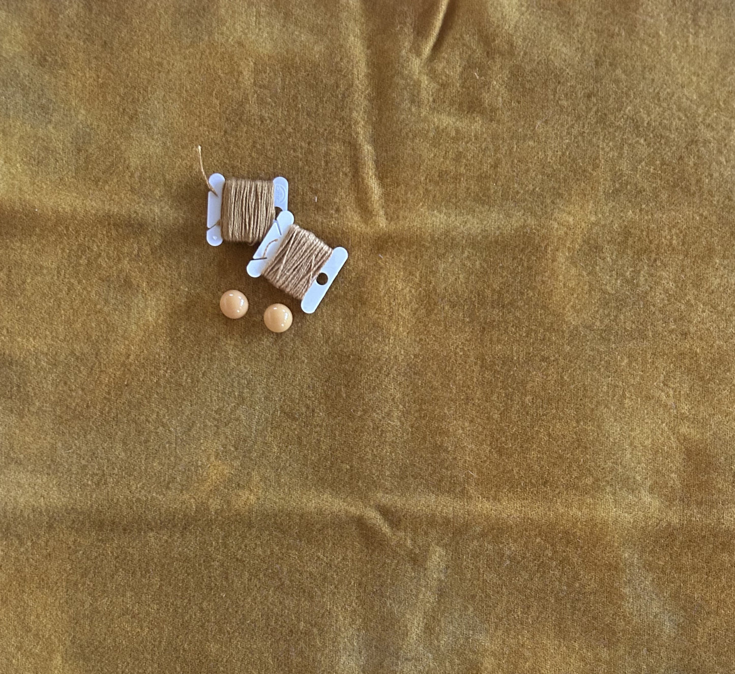 GOLDEN HONEY Hand Dyed Fat Eighth and Coordinating Threads